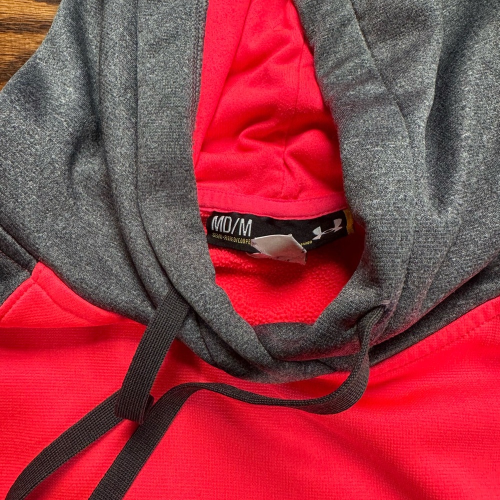 Under Armour Red Gray Pullover Hoodie Athletic Sweatshirt Size M - Picture 3 of 4